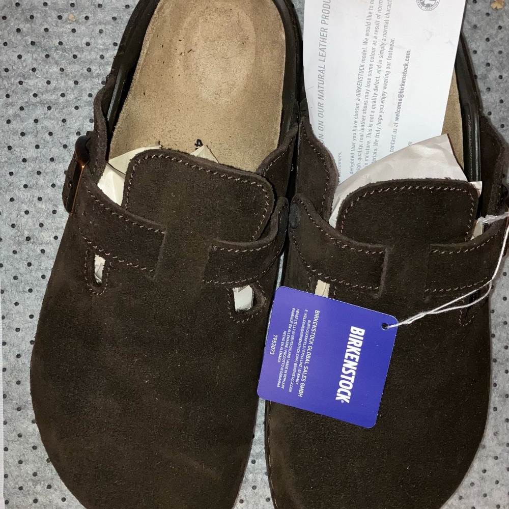 Men's size 11 new in box Birkenstock brown suede sandals - open back closed toe
